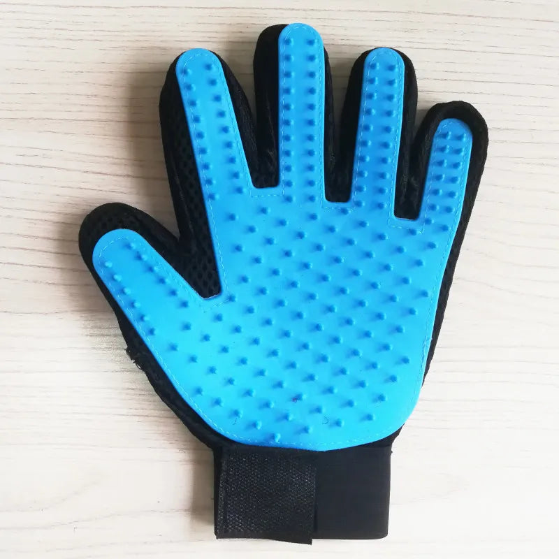 Goodbye Fur, Hello Cuddles – The Gentle Grooming Glove Your Pet Will Love!